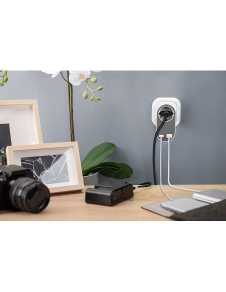 Digitus Cargador enchufable USB universal con dos puertos USB-A y enchufe integrado