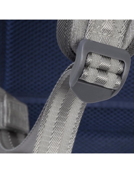 Rivacase 7760 maletines para portátil 39,6 cm (15.6") Funda tipo mochila Gris