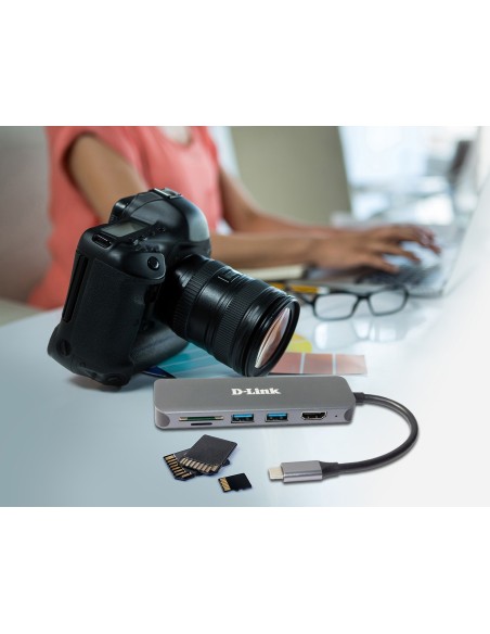 D-Link DUB-2327 6-in-1 USB-C Hub HDMI CR PD