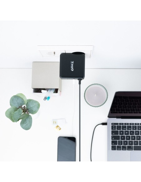 TooQ TQLC-USBC65PD adaptador e inversor de corriente Interior 65 W Negro