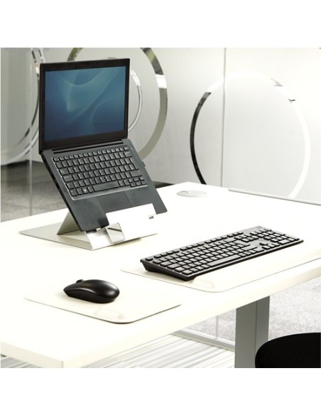 Fellowes Hylyft 45,7 cm (18") Soporte para ordenador portátil Plata