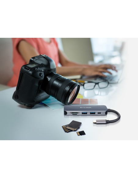 D-Link DUB-2325 5-in-1 USB-C Hub Card Reader