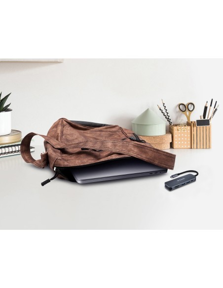 D-Link DUB-2325 5-in-1 USB-C Hub Card Reader