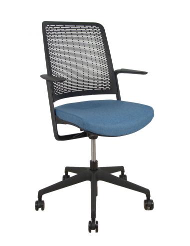Piqueras y Crespo Silla WithMe negra asiento blazer azul petróleo