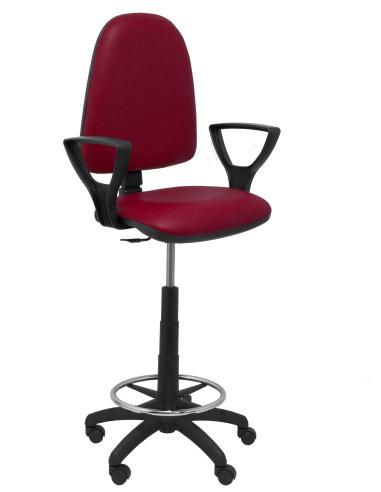 Piqueras y Crespo Taburete Ayna similpiel granate con brazos fijos