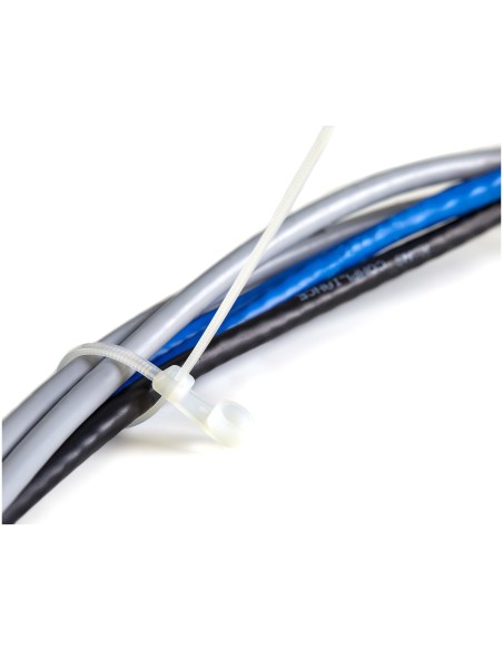 StarTech.com Bridas sujetacables de 15cm con perforación de montaje - 3 mm de ancho, para grupo de cables de 40 mm, soportan 18 