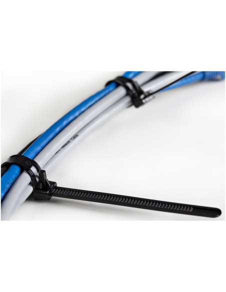 StarTech.com Bridas reutilizables de 15cm para cables - 7 mm de ancho, 35 mm de diámetro, soportan 22 kg de tensión, de nylon, p