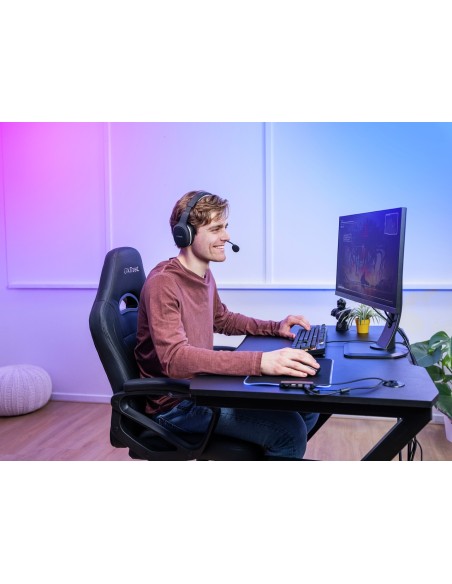 Alfombrilla Trust Gaming Gxt 765 Glide Flex Iluminacion Led Rgb 4 Puertos Usb 350x250mm Color Negro 23646